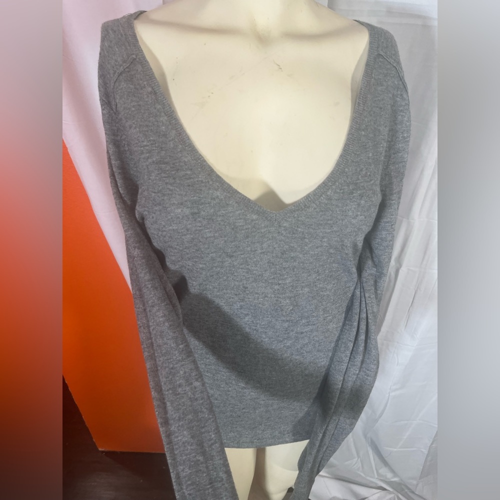 Gap medium grey light weight sweater